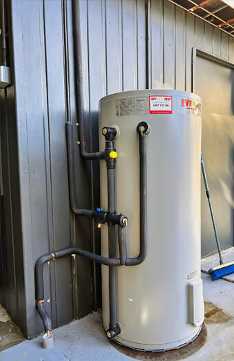 https://woodlandshotwater.com.au/uploads/2025/06/electric-hot-water-system-68504.jpg