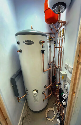 https://woodlandshotwater.com.au/uploads/2025/06/gas-hot-water-system-11703.jpg